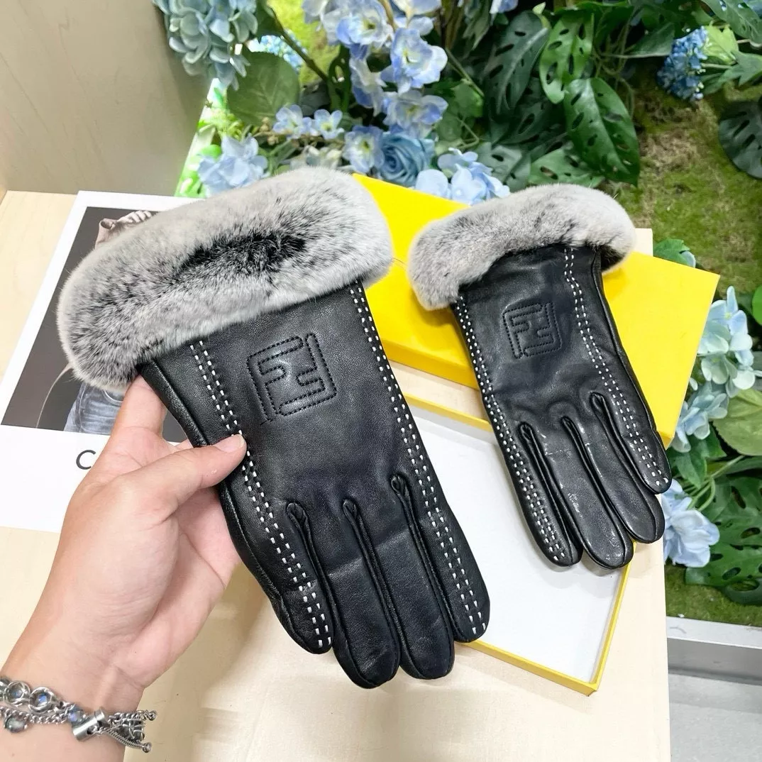 Fendi Gloves For Women Trendsetting 1314