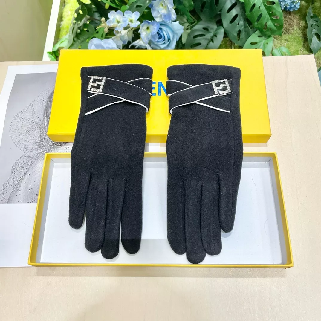 Fendi Gloves Vibrant 9103
