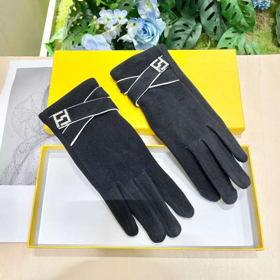 Fendi Gloves Vibrant 9103