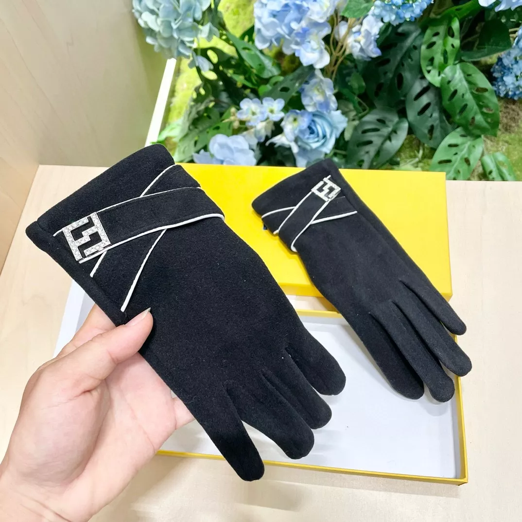 Fendi Gloves Vibrant 9103