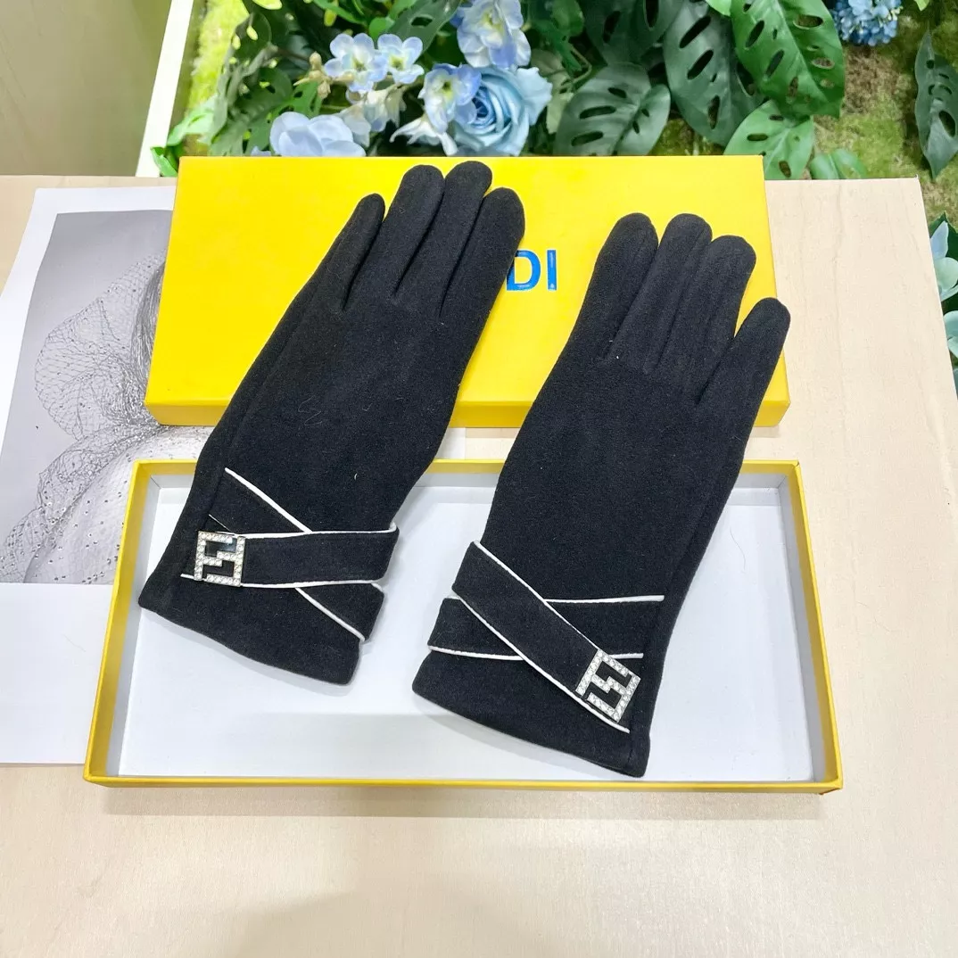 Fendi Gloves Vibrant 9103