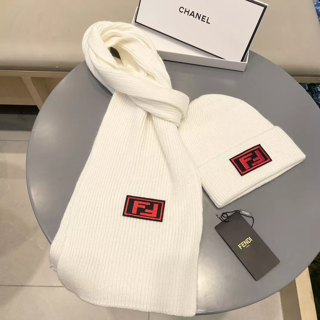 Fendi Hat and Scarf Set Timeless 5684