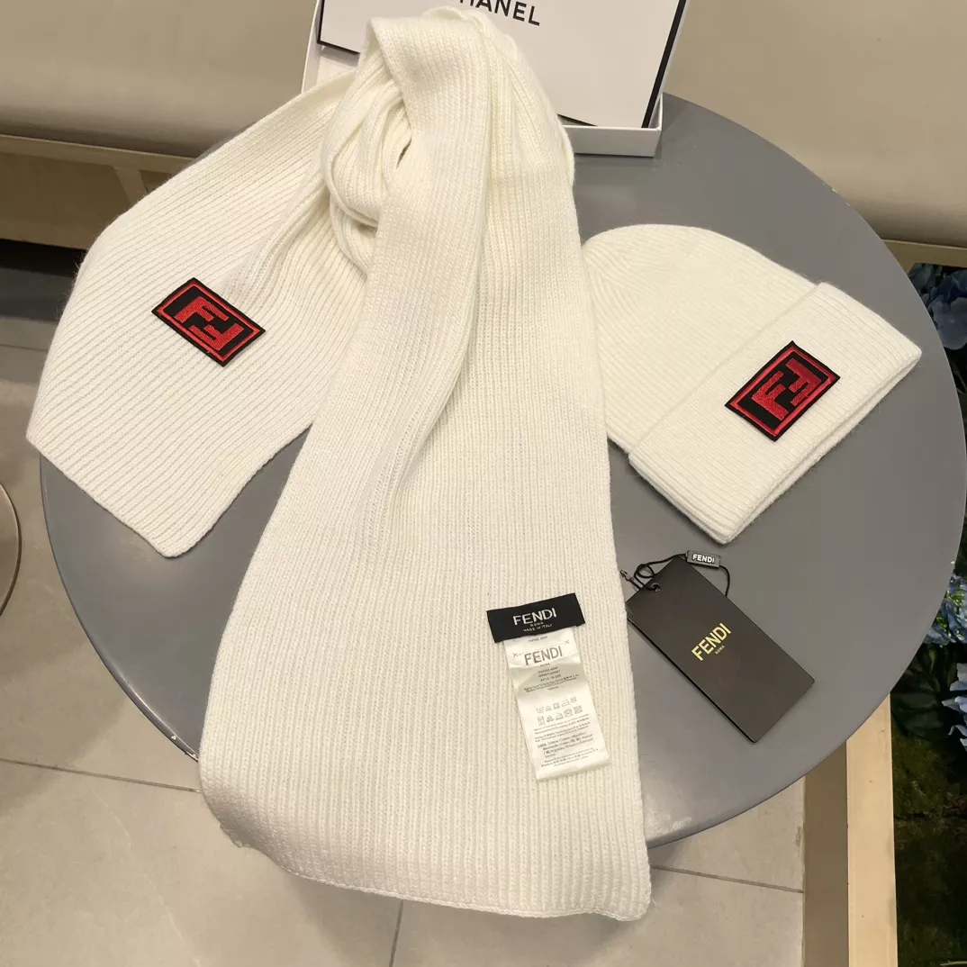 Fendi Hat and Scarf Set Timeless 5684