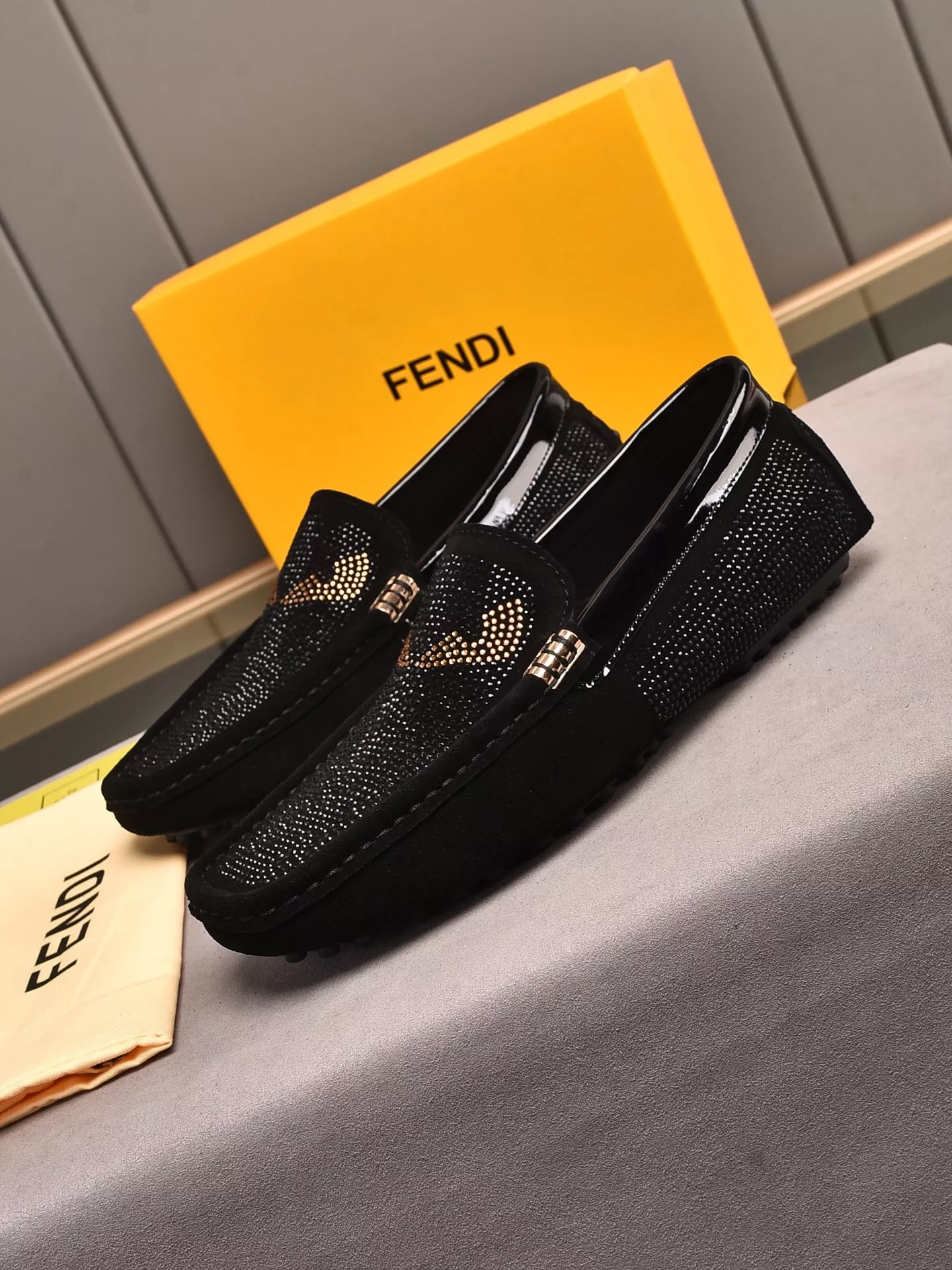 Fendi Leather Shoes For Women WellDesigned 7192