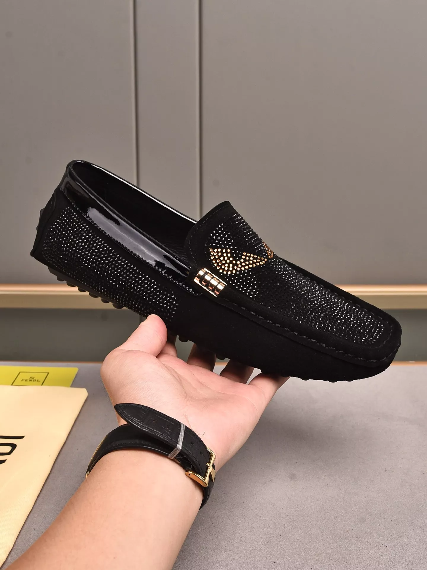 Fendi Leather Shoes For Women WellDesigned 7192
