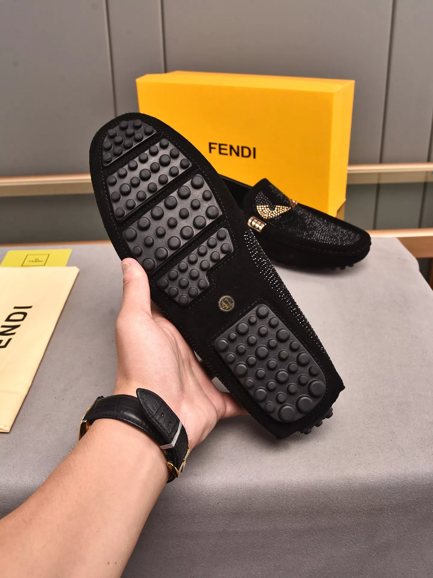 Fendi Leather Shoes For Women WellDesigned 7192