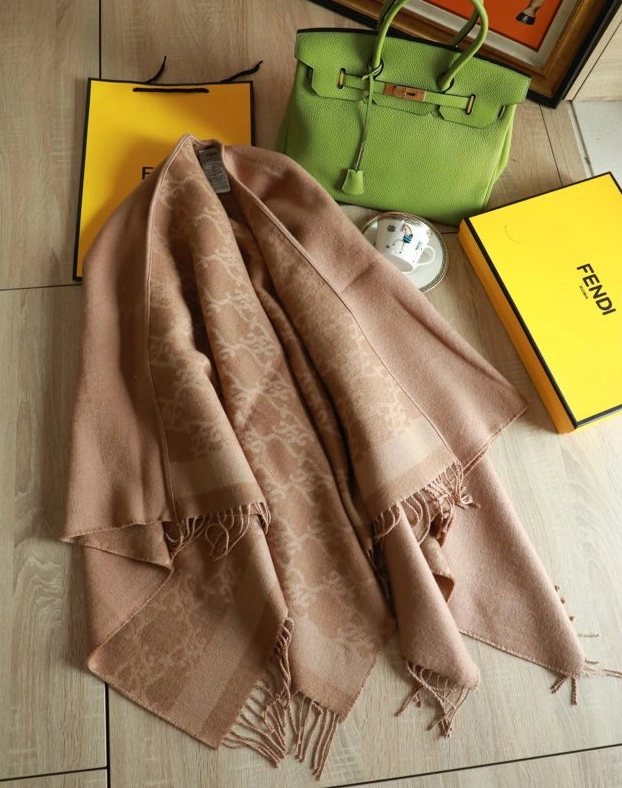 Fendi Poncho Functional 4054