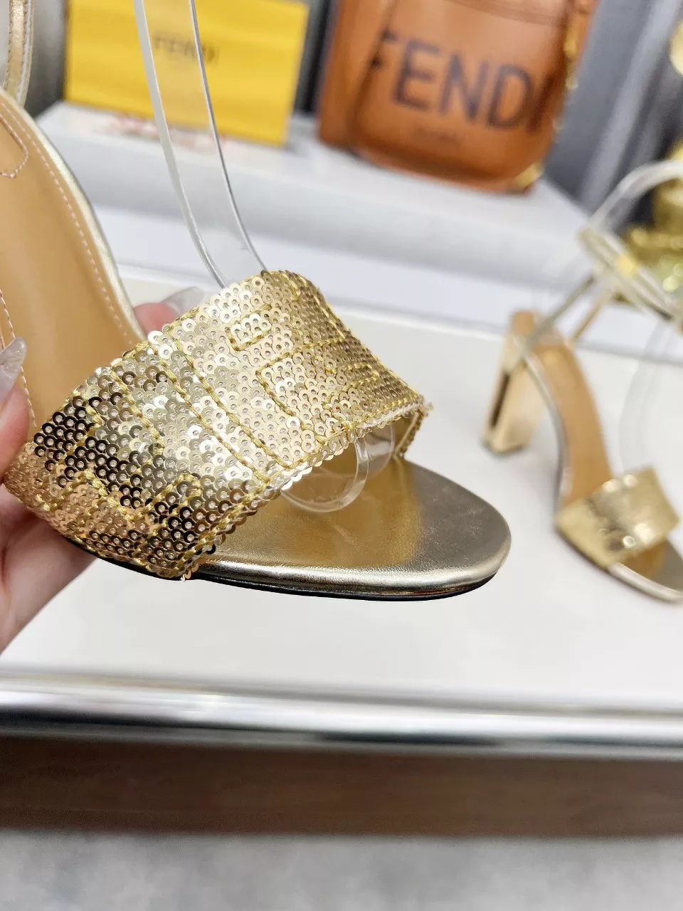 Fendi Sandal For Women AllSeason 4088