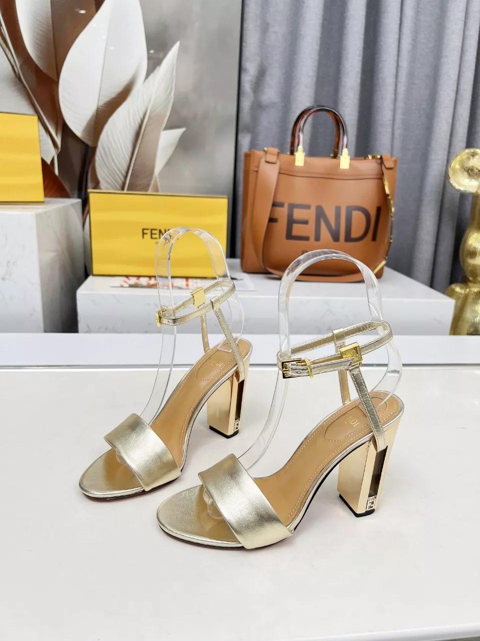 Fendi Sandal For Women Breathable 6294