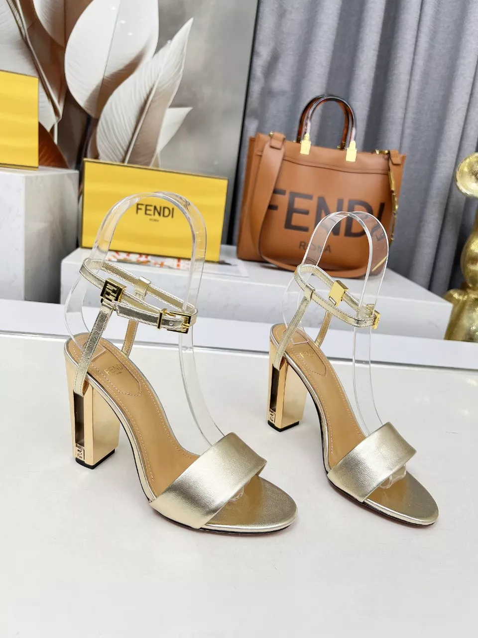 Fendi Sandal For Women Breathable 6294