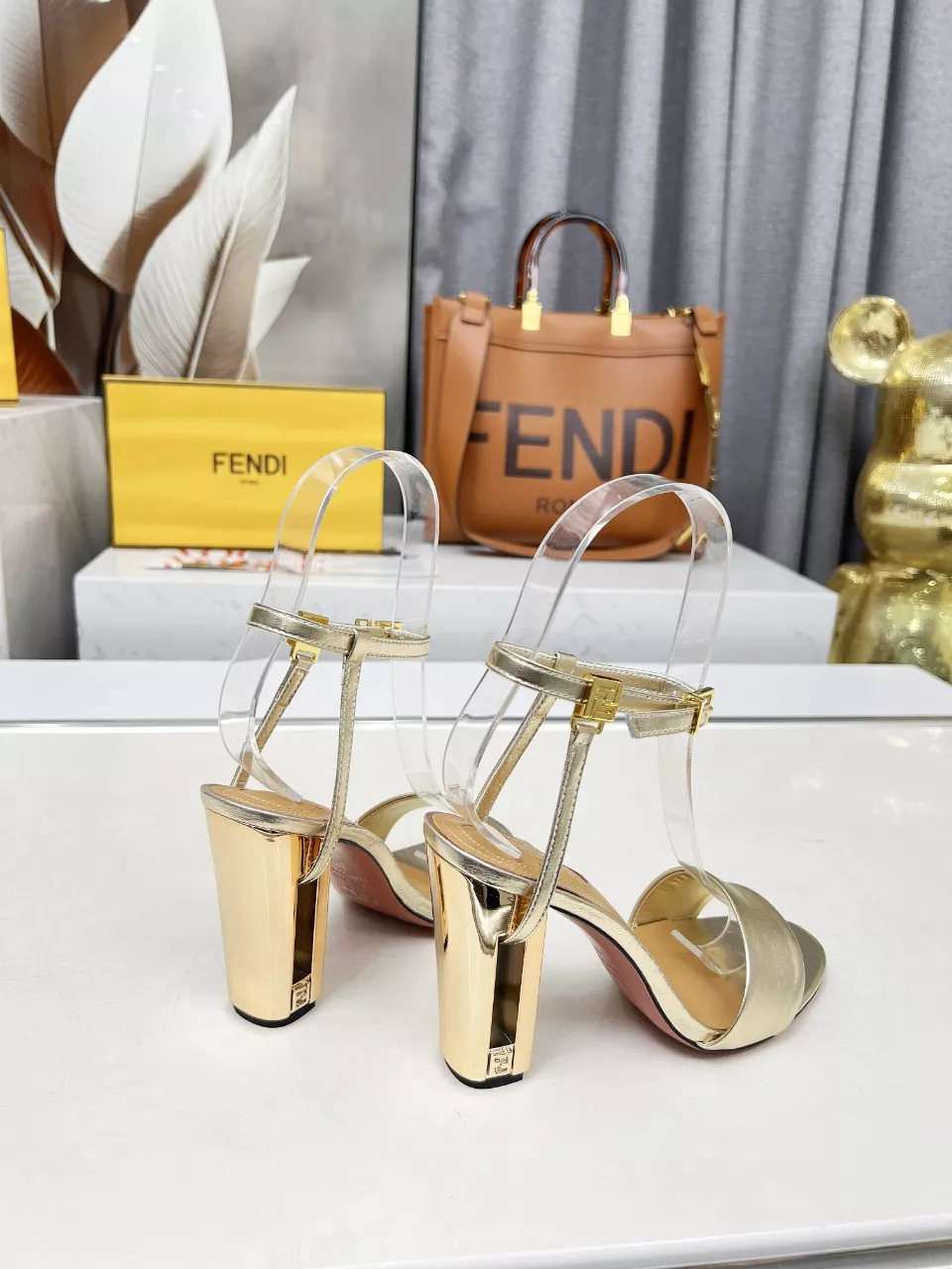 Fendi Sandal For Women Breathable 6294