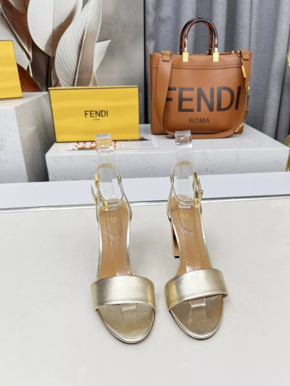 Fendi Sandal For Women Breathable 6294