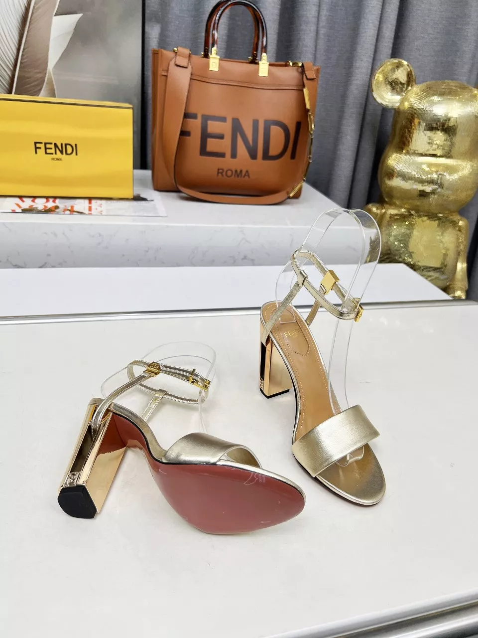 Fendi Sandal For Women Breathable 6294