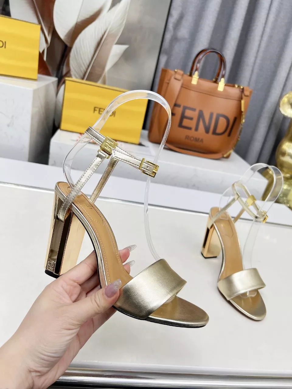 Fendi Sandal For Women Breathable 6294