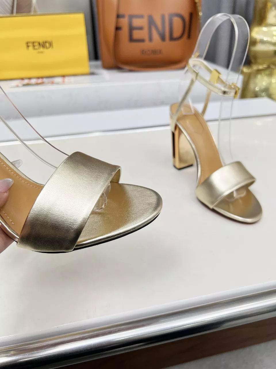 Fendi Sandal For Women Breathable 6294