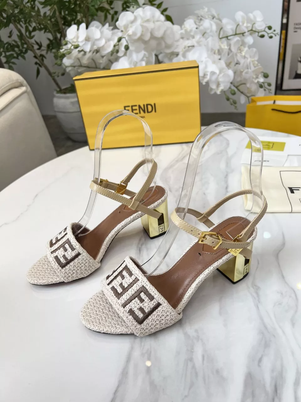 Fendi Sandal For Women Durable 5688