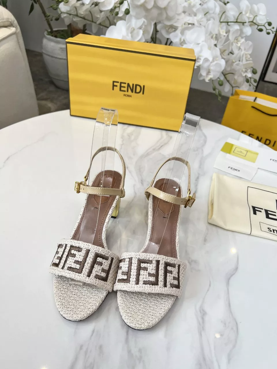 Fendi Sandal For Women Durable 5688