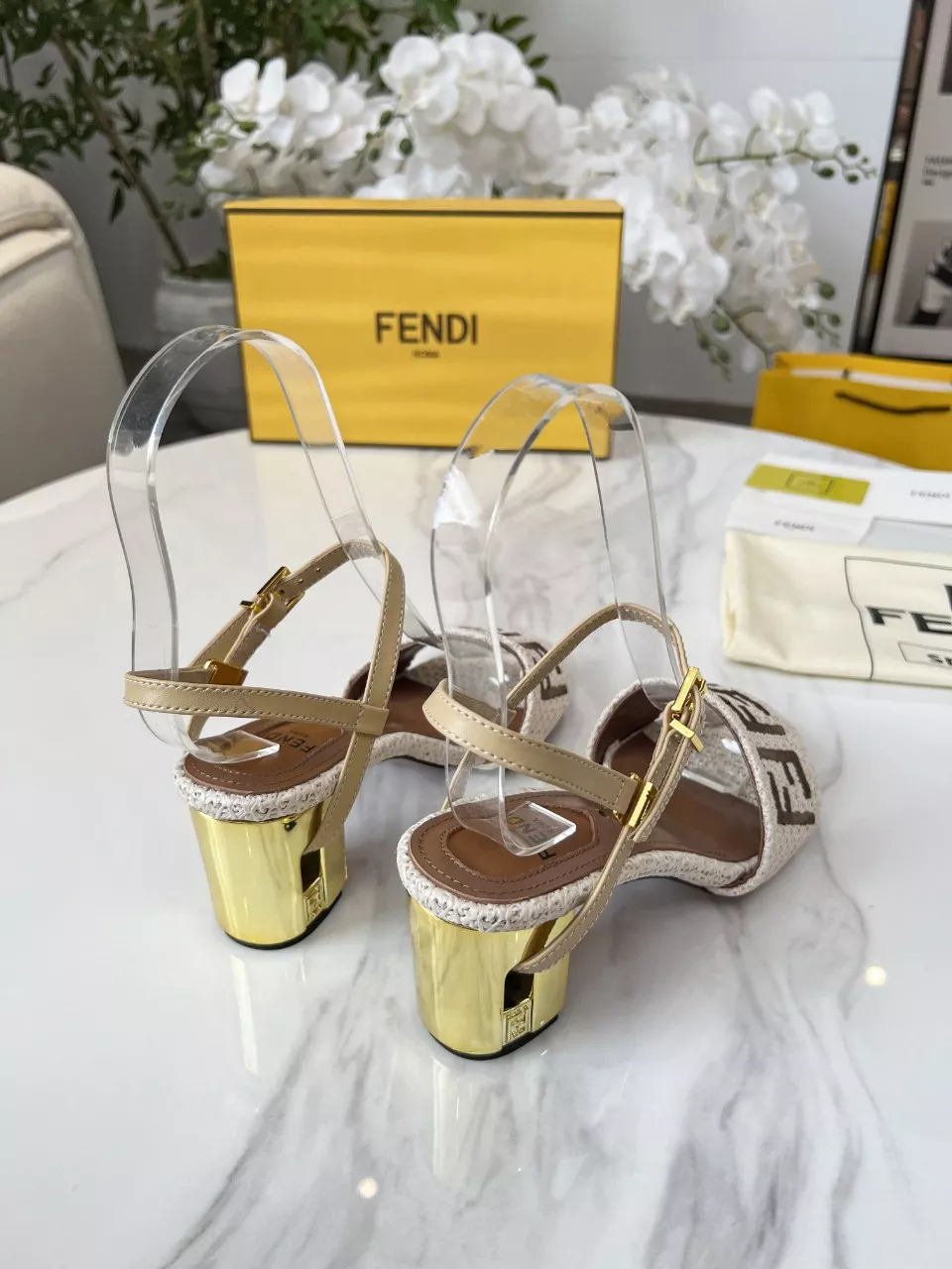 Fendi Sandal For Women Durable 5688