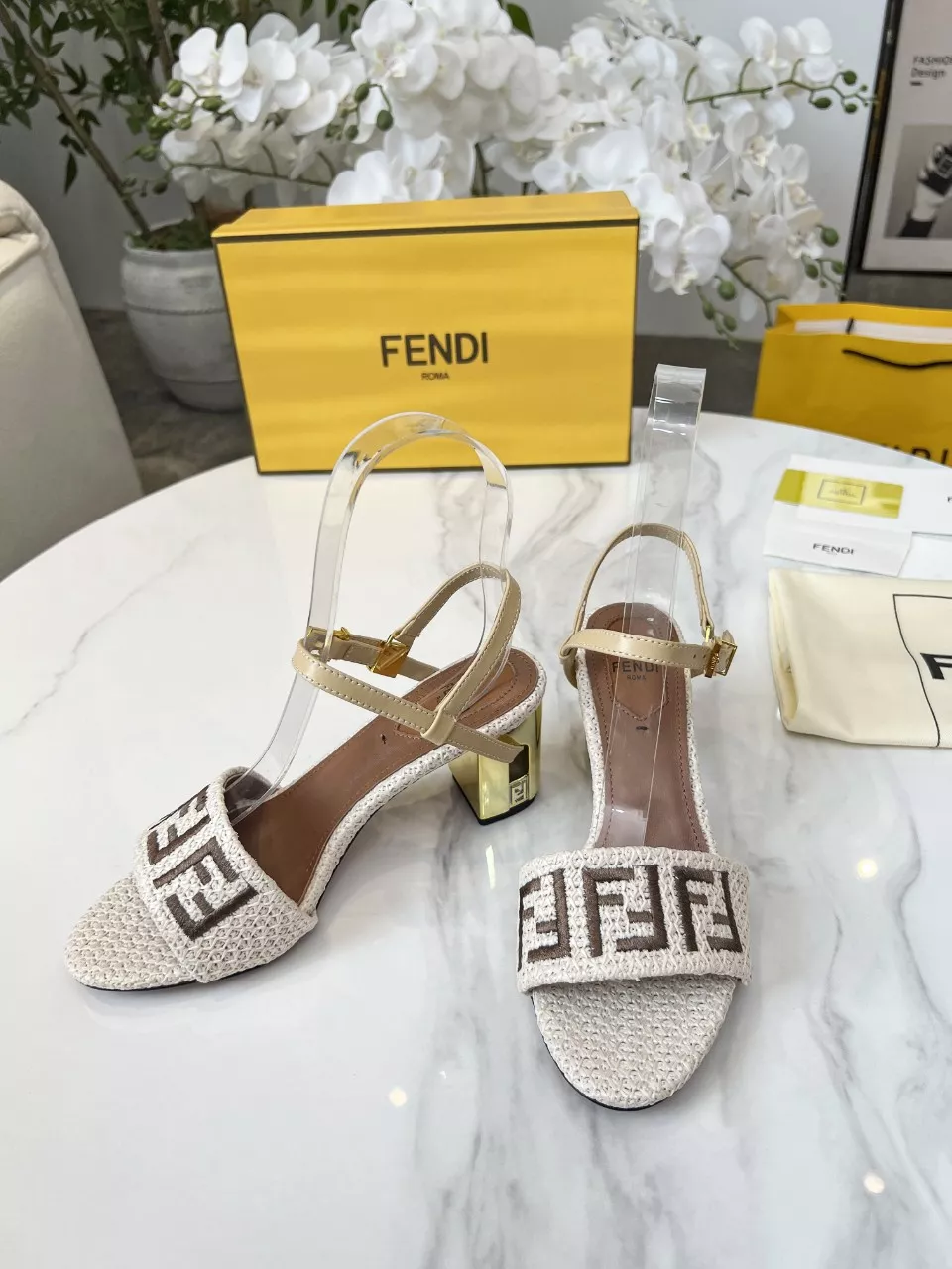 Fendi Sandal For Women Durable 5688