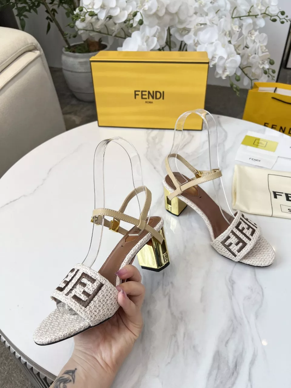 Fendi Sandal For Women Durable 5688