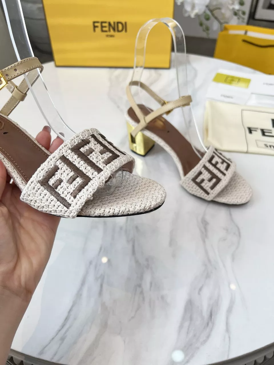 Fendi Sandal For Women Durable 5688