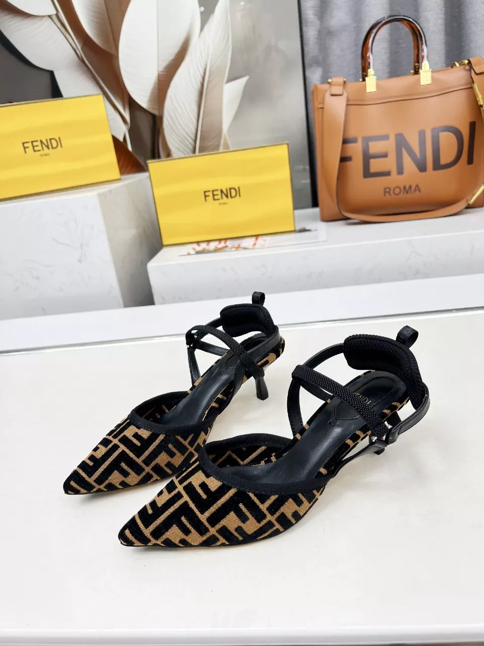 Fendi Sandal For Women Elegant 9877