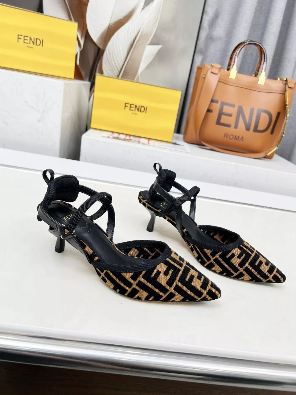Fendi Sandal For Women Elegant 9877