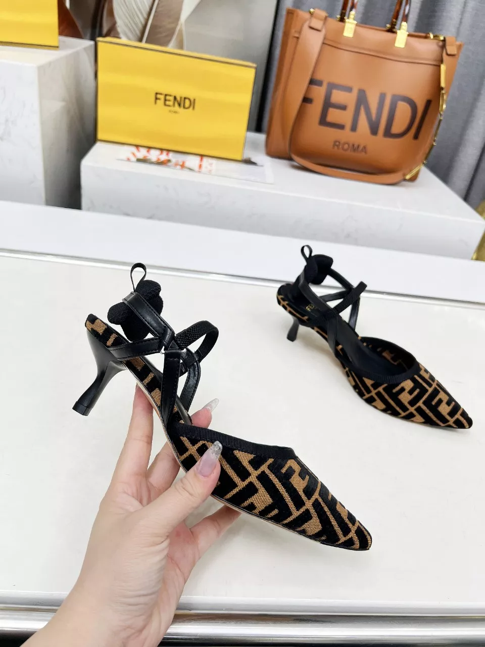 Fendi Sandal For Women Elegant 9877