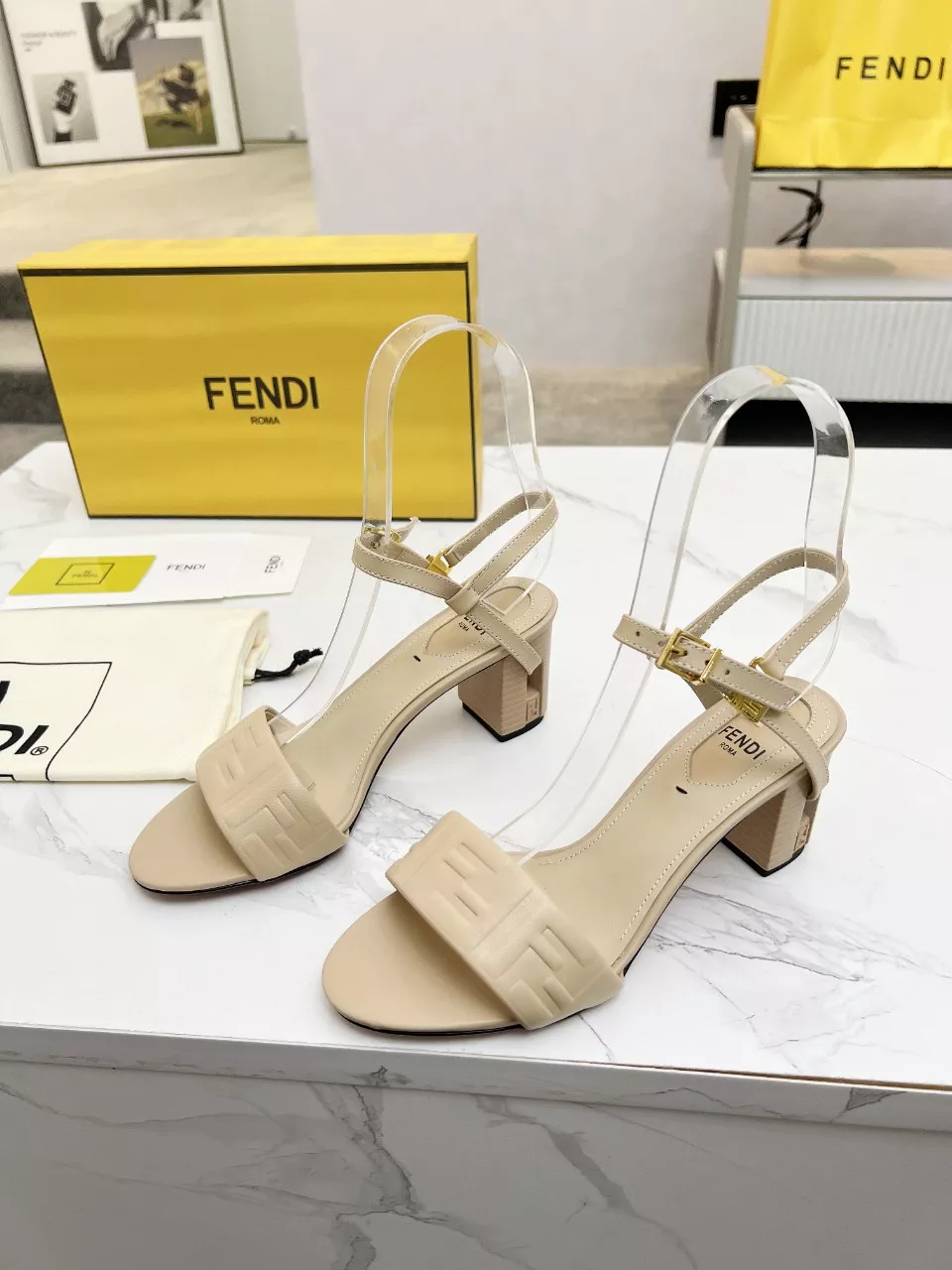 Fendi Sandal For Women EyeCatching 1004