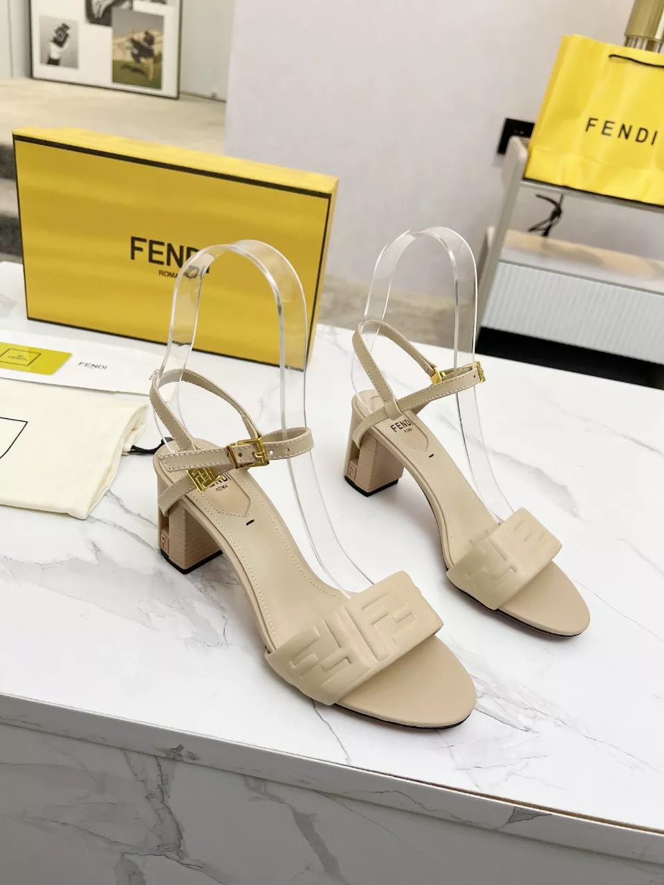 Fendi Sandal For Women EyeCatching 1004