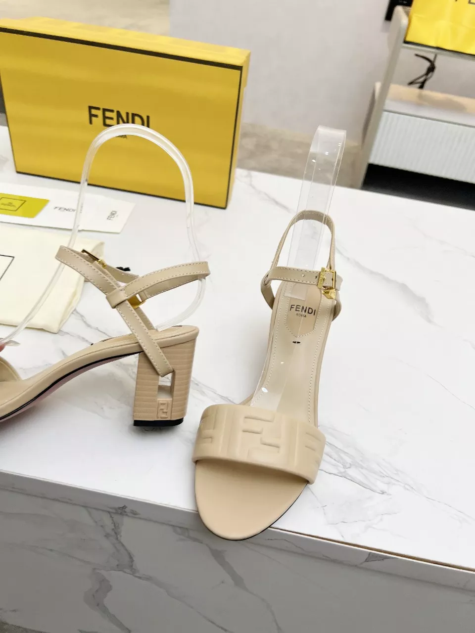 Fendi Sandal For Women EyeCatching 1004