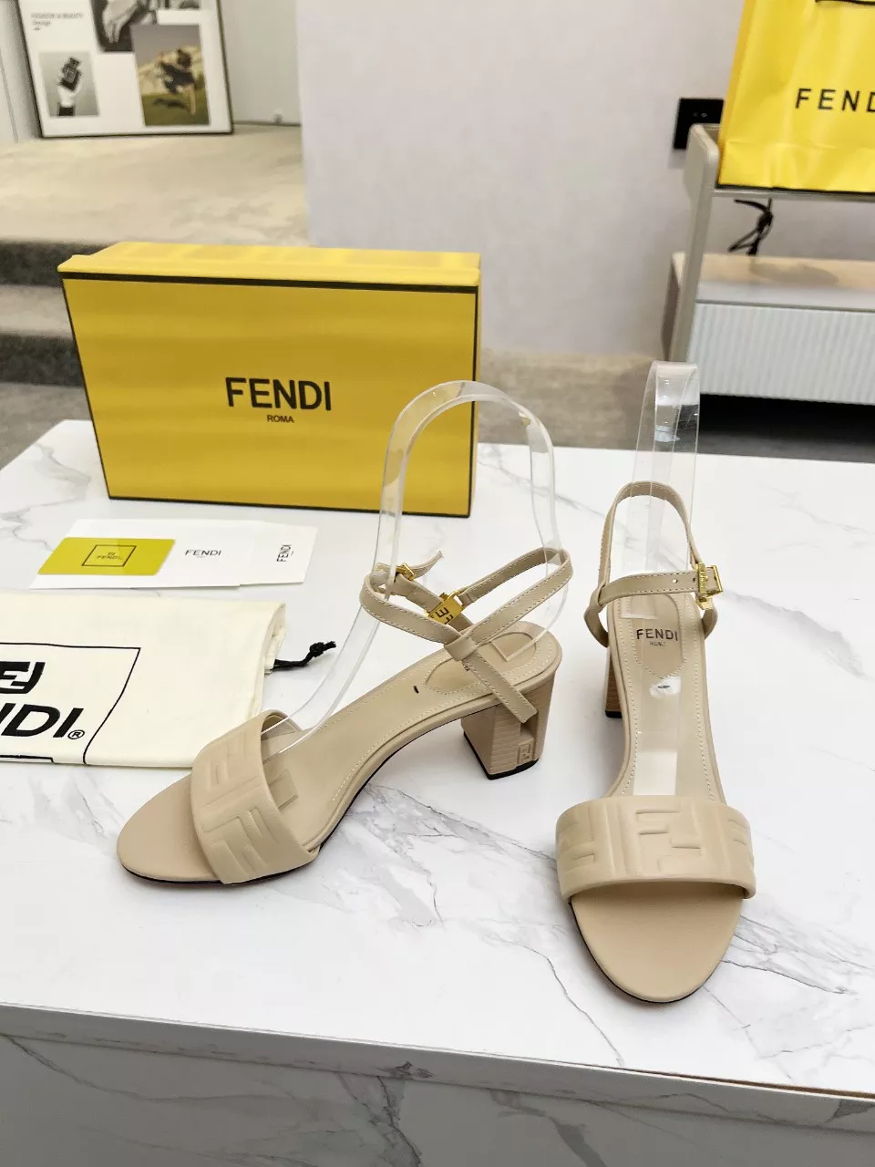 Fendi Sandal For Women EyeCatching 1004