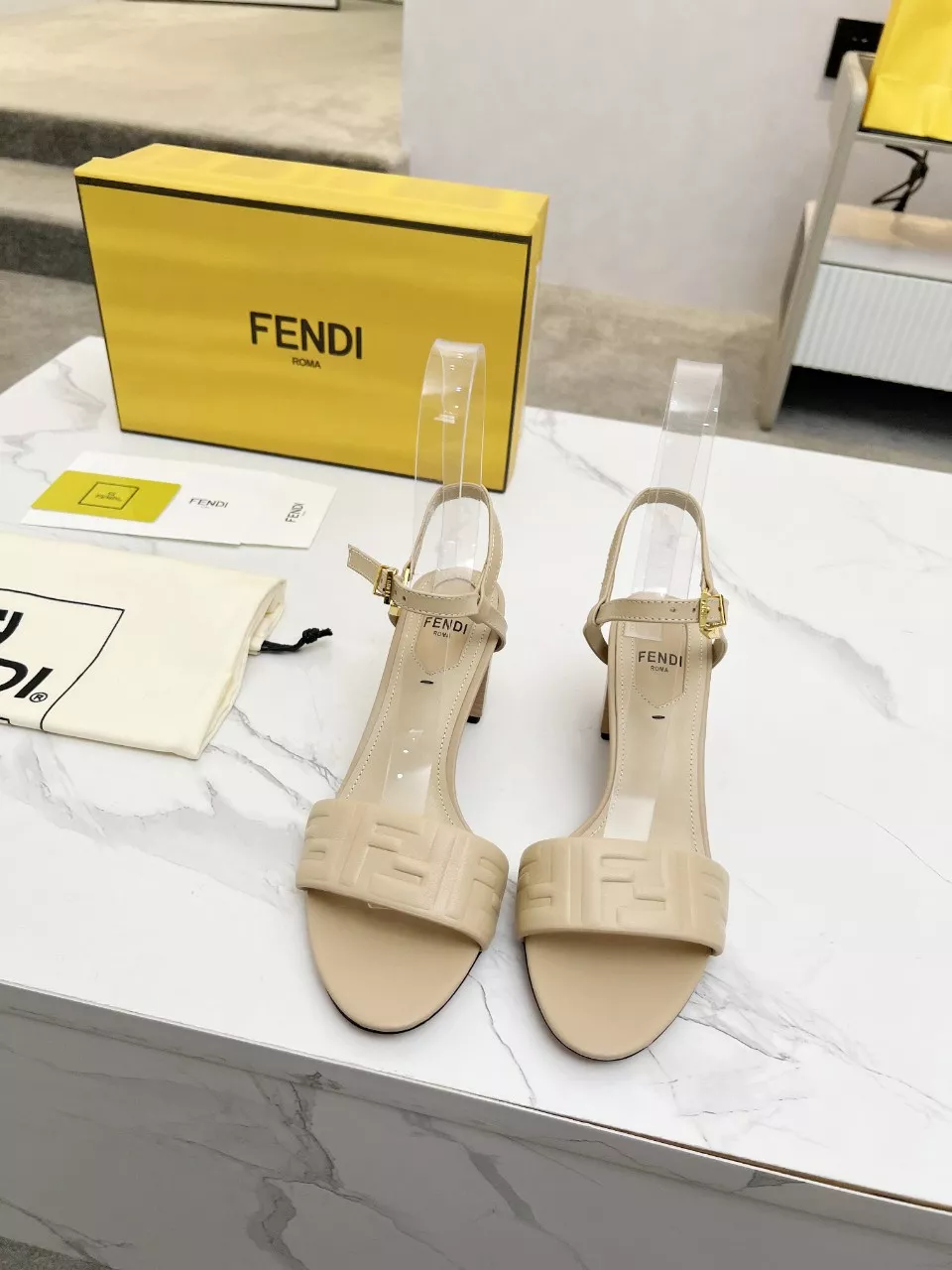 Fendi Sandal For Women EyeCatching 1004