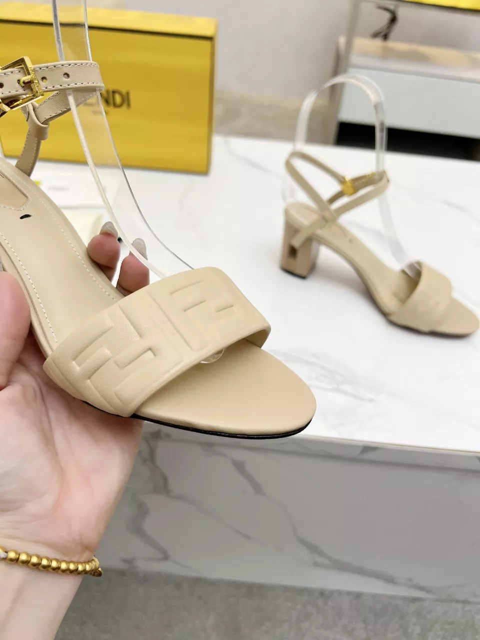 Fendi Sandal For Women EyeCatching 1004