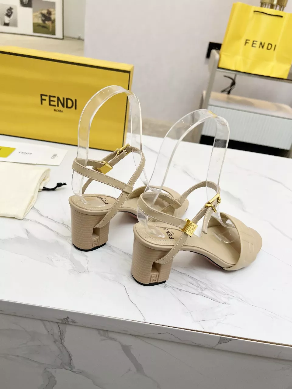 Fendi Sandal For Women EyeCatching 1004