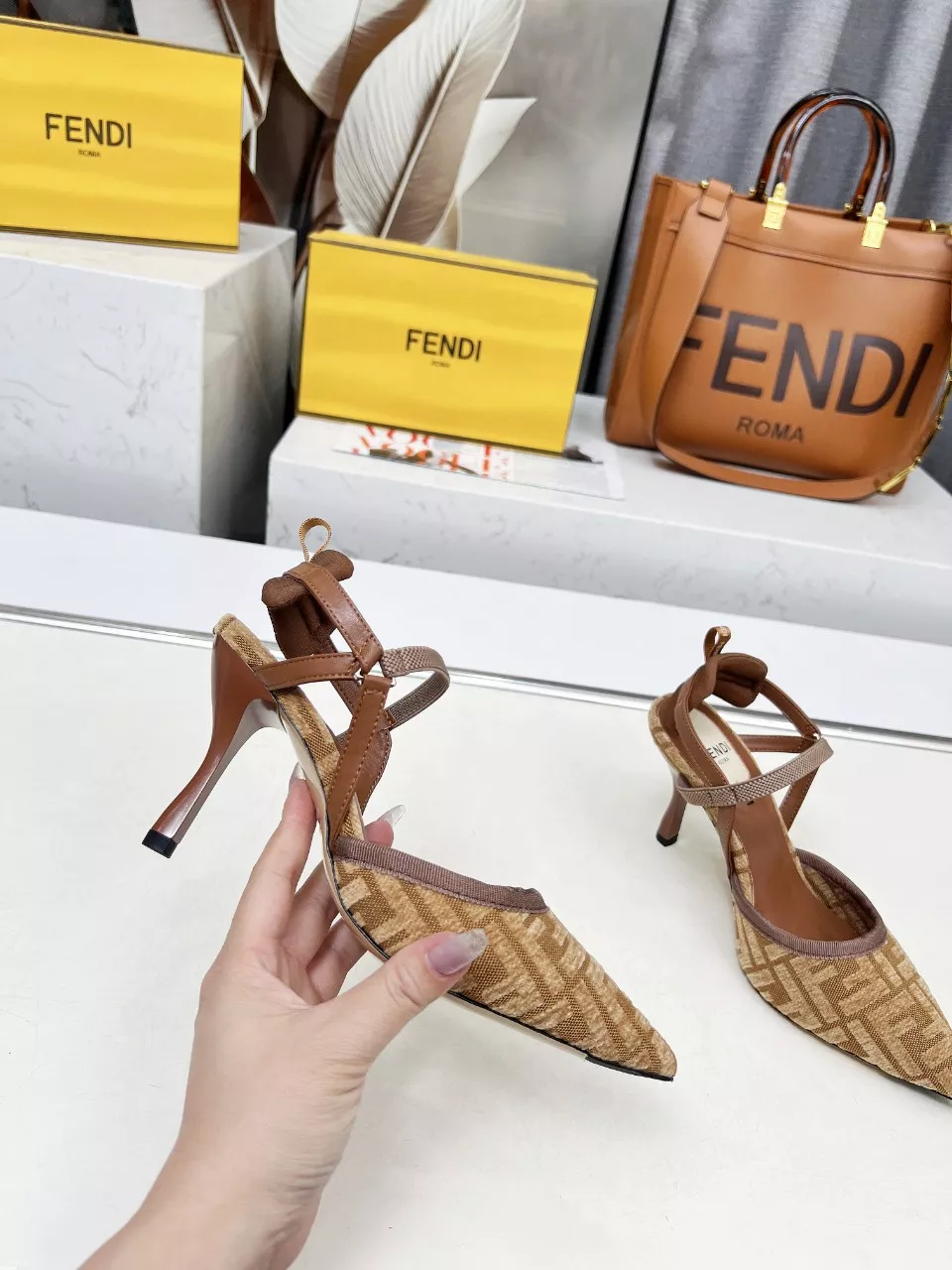 Fendi Sandal For Women Functional 2017