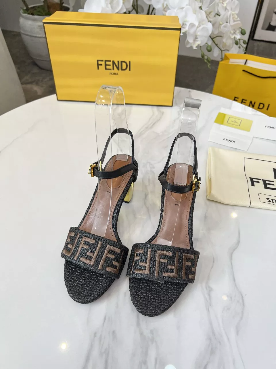 Fendi Sandal For Women Practical 9025