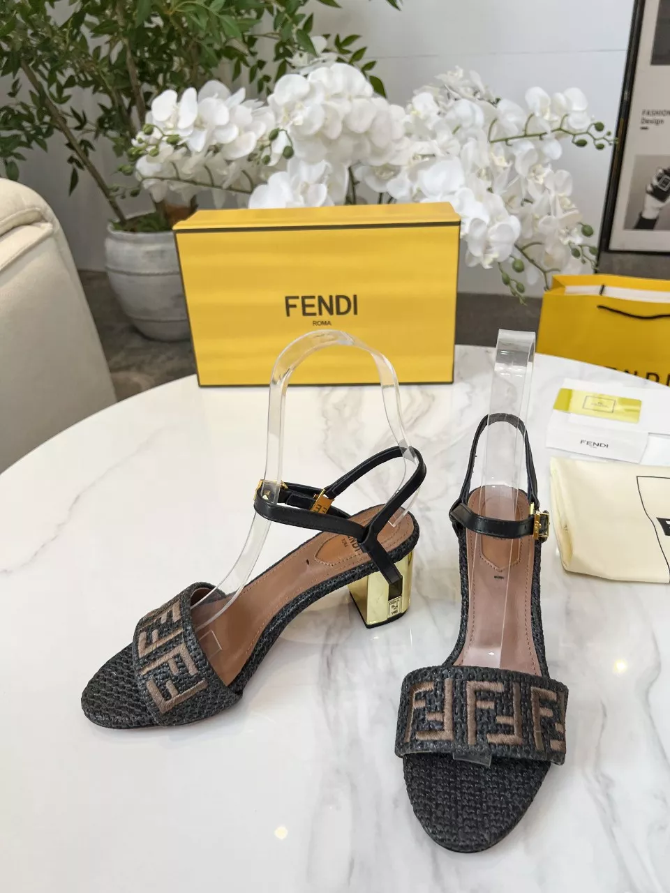 Fendi Sandal For Women Practical 9025