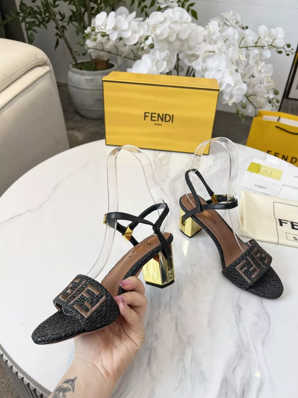 Fendi Sandal For Women Practical 9025