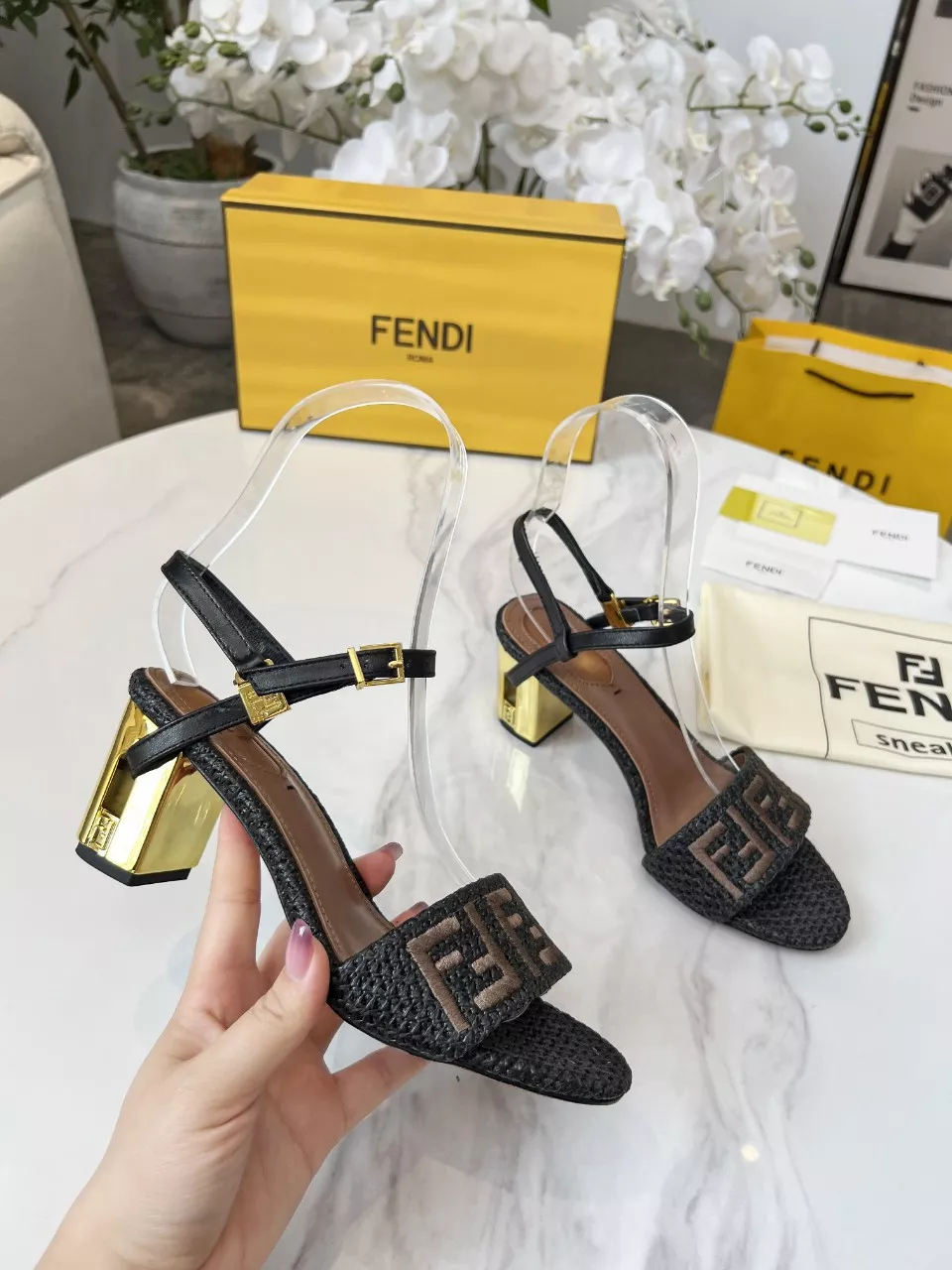 Fendi Sandal For Women Practical 9025