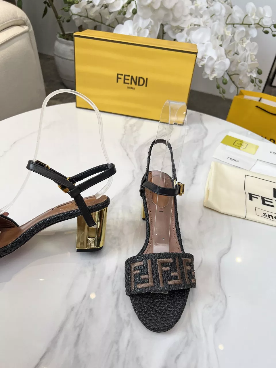 Fendi Sandal For Women Practical 9025
