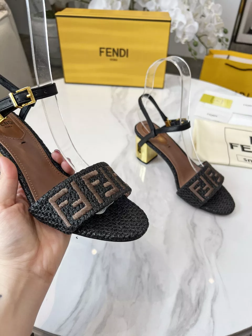 Fendi Sandal For Women Practical 9025