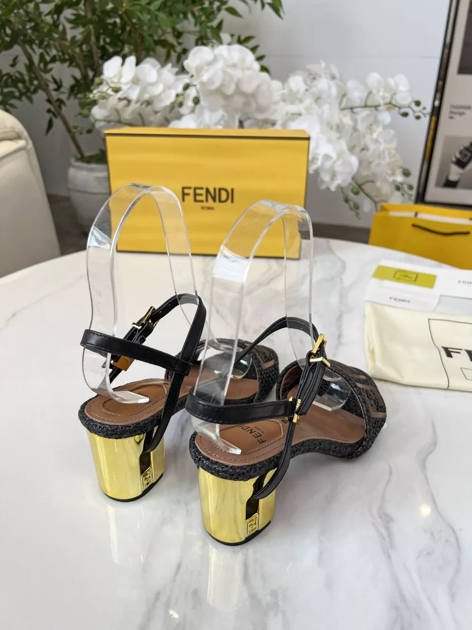 Fendi Sandal For Women Practical 9025