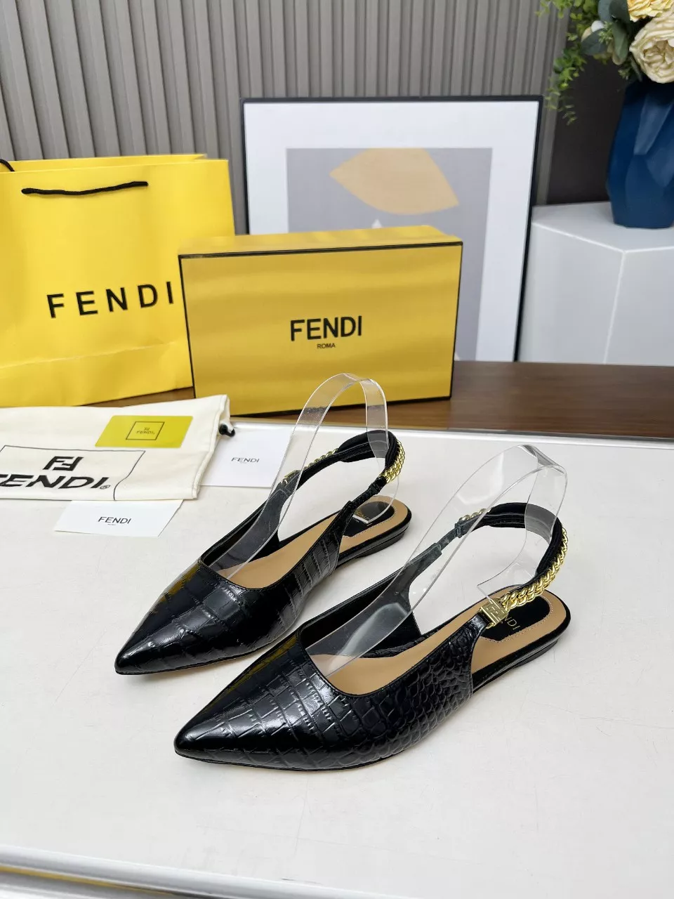Fendi Sandal For Women Sleek 8946