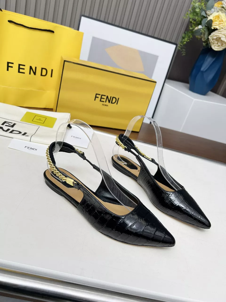 Fendi Sandal For Women Sleek 8946