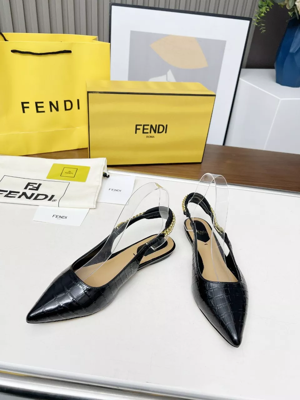 Fendi Sandal For Women Sleek 8946