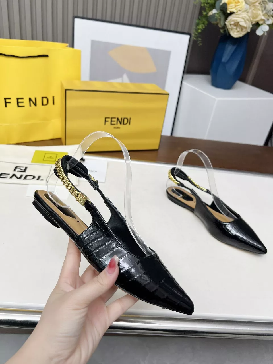 Fendi Sandal For Women Sleek 8946