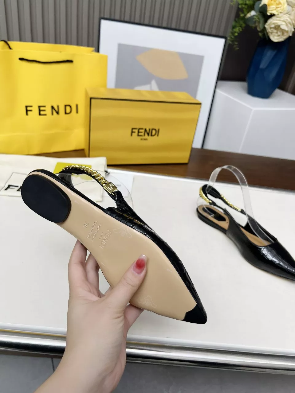 Fendi Sandal For Women Sleek 8946