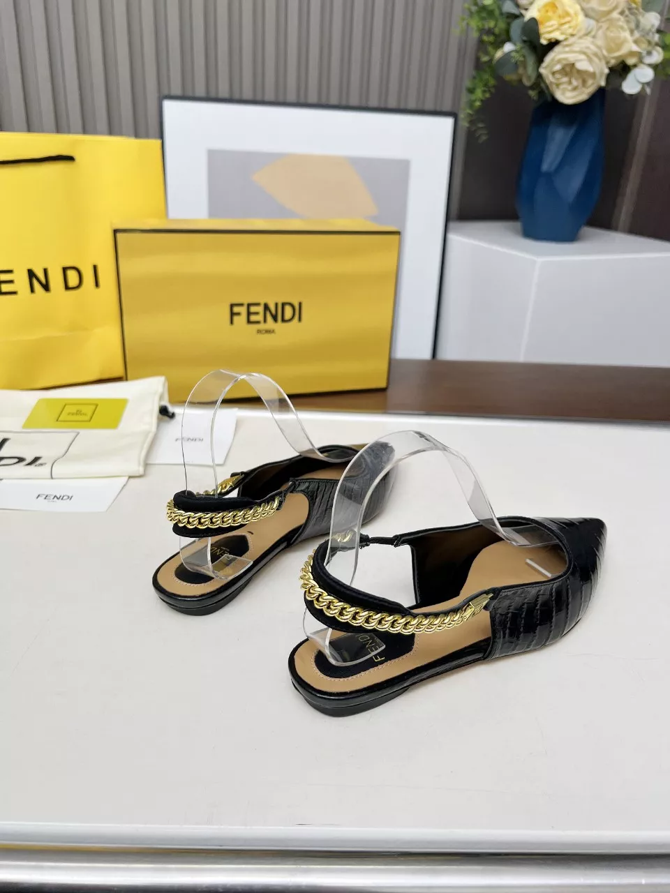 Fendi Sandal For Women Sleek 8946