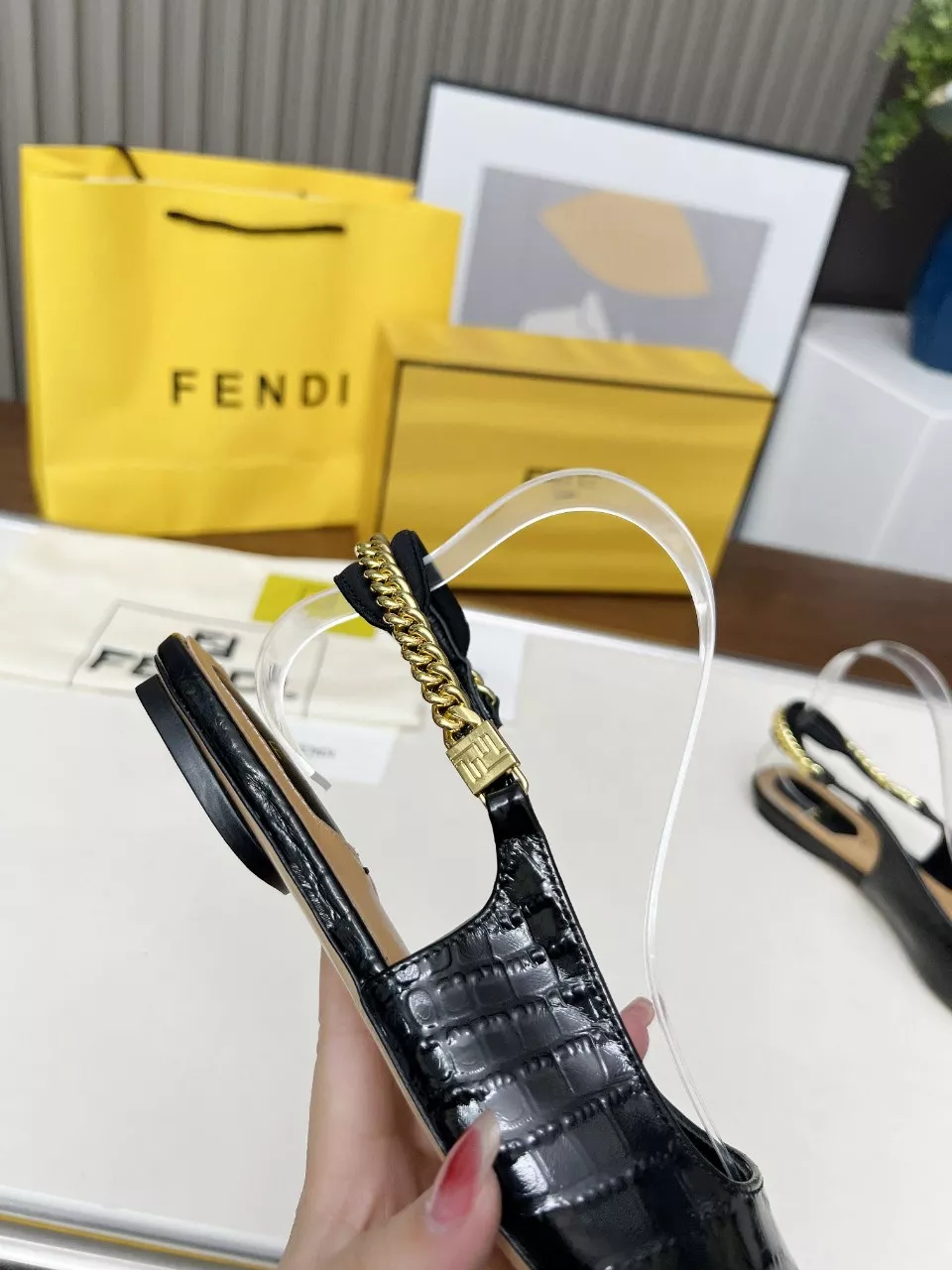 Fendi Sandal For Women Sleek 8946